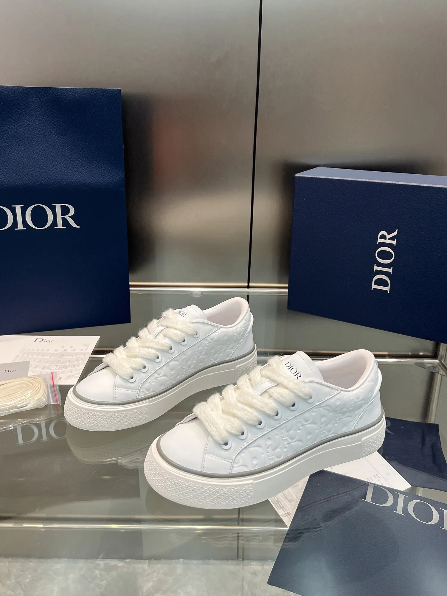 👟👟Ex-factory price 600👟👟 Dior 2023 autumn and winter haute couture series new CD jelly color couple flat casual shoes Dior Size: Female size 35-42 (41.42 customized, non-refundable) / Male size 38-46 (38.46 customized, non-refundable)